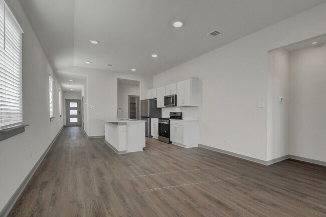 Building Photo - 325 Robertson