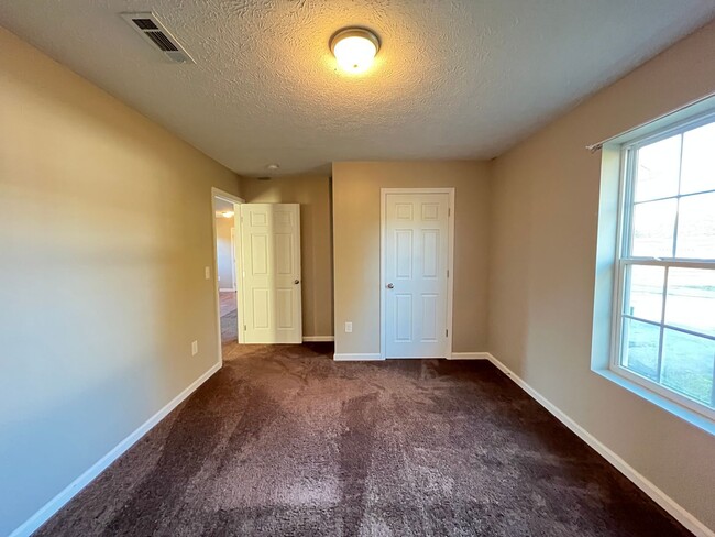 Building Photo - 3 bedroom 2 bath single family home in White Pine