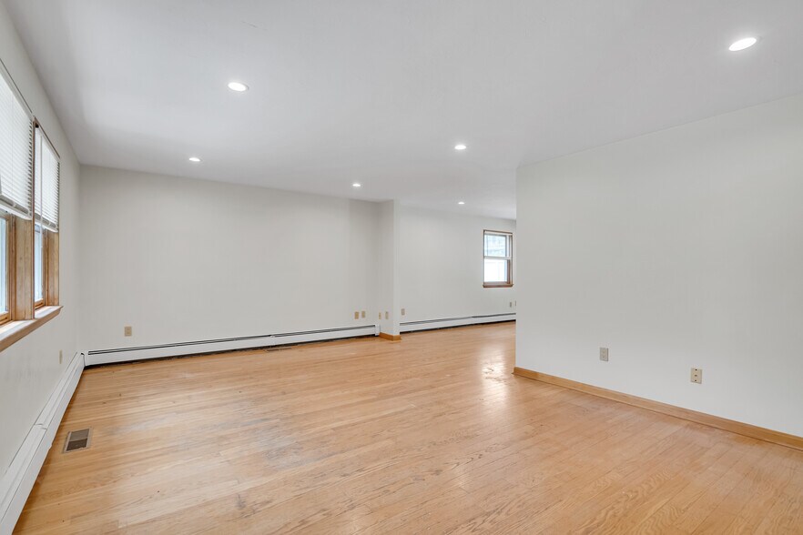 Building Photo - 115 Rowe St
