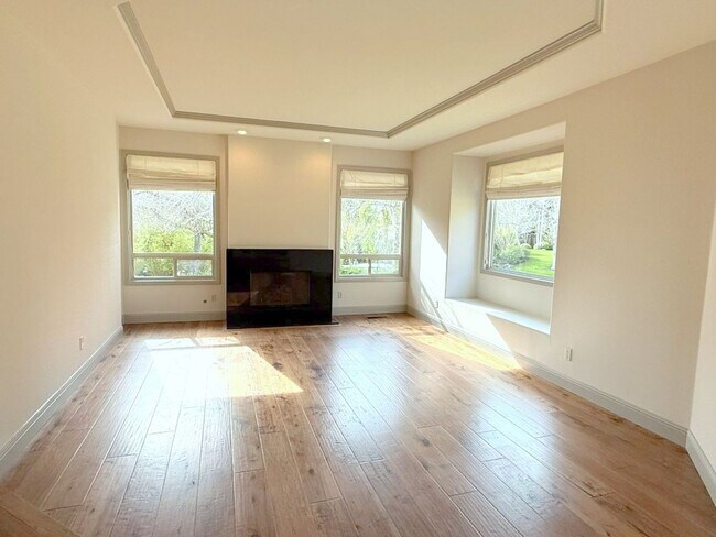 Building Photo - Beautiful custom one story estate located on one of the most desirable streets in Blackhawk Count...