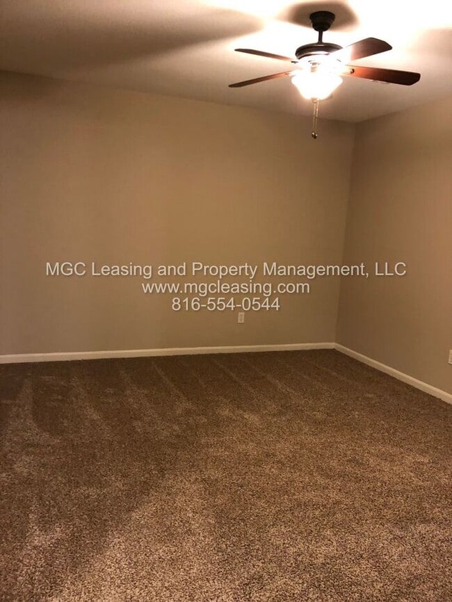 Building Photo - Enjoy Townhome Living w/ Unfinished Baseme...