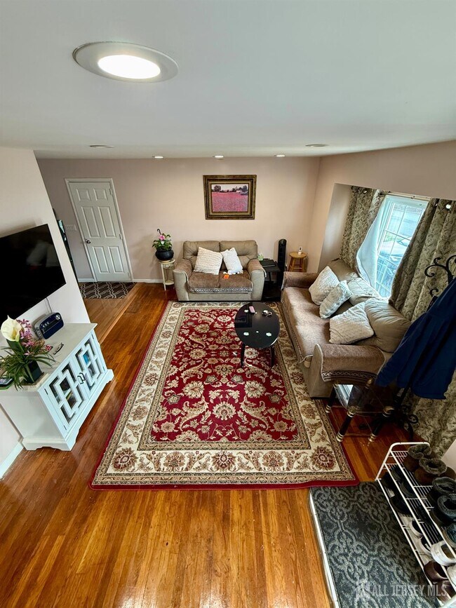 Building Photo - 57 Bender Ave