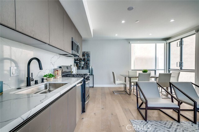 Building Photo - 1148 N Detroit St