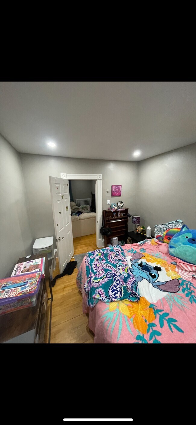 Building Photo - 2738 Emerson Ave S