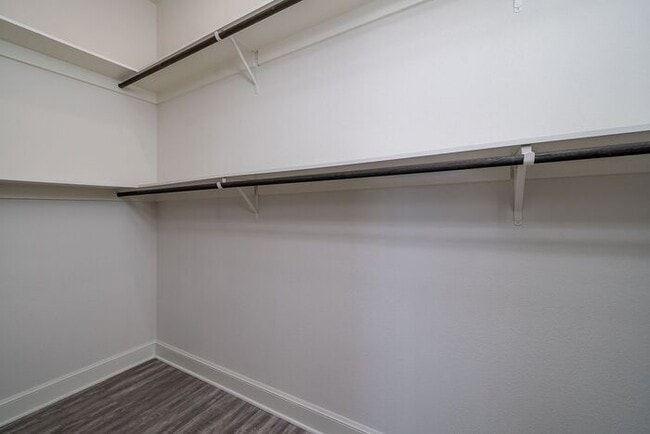 Building Photo - Luxury 3 bedroom, 3.5 Bath, 2 Car Garage Townhome