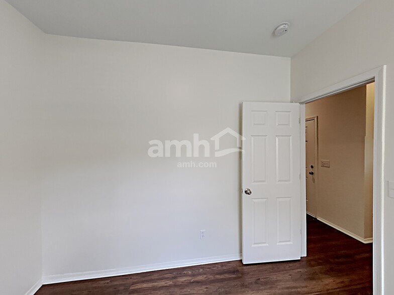 Building Photo - 5411 Fenway Dr