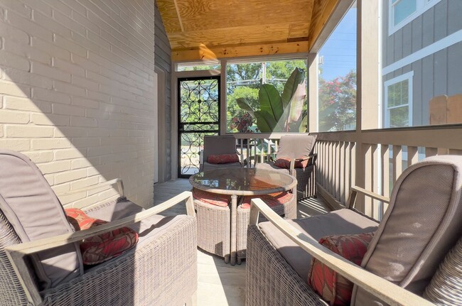 Building Photo - Discover the charm of this FULLY FURNISHED...