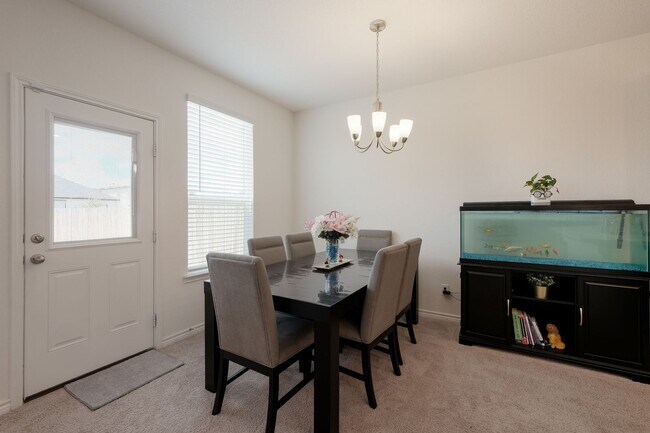 Building Photo - Comfort Meets Convenience in a Well-Located Home