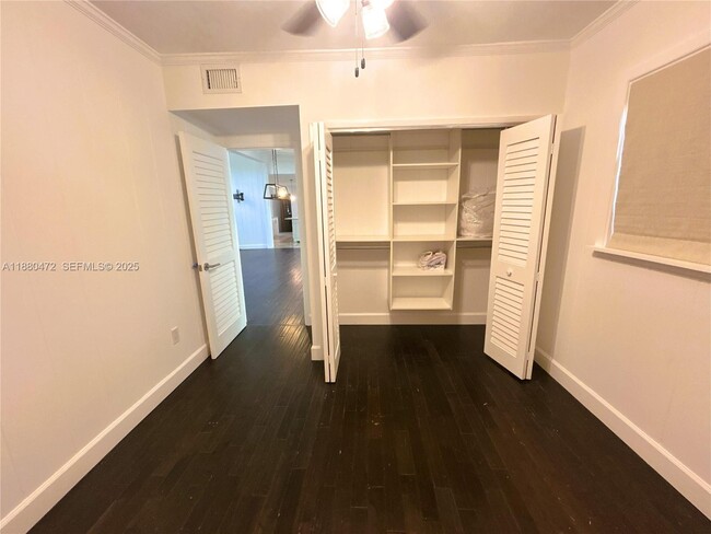 Building Photo - 6395 SW 42nd Terrace