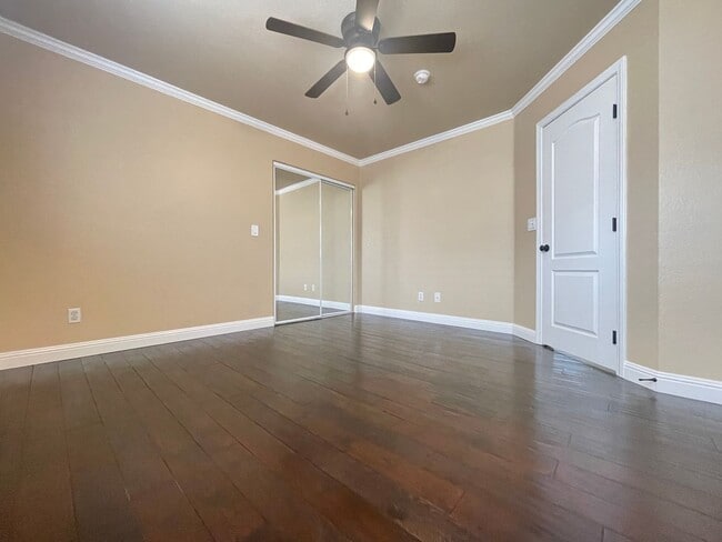 Building Photo - Gorgeous 2-story home in the Green Valley ...