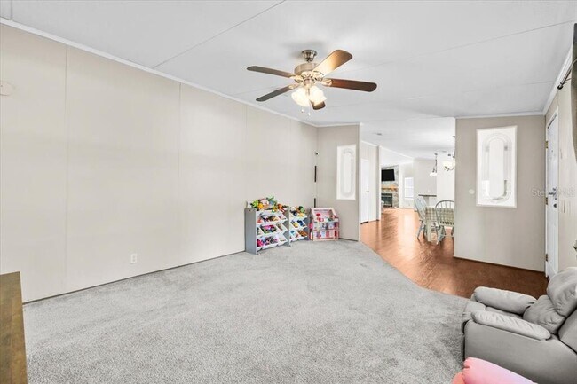Building Photo - 13920 Hillcrest Dr