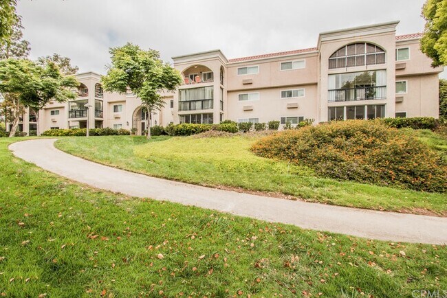 Building Photo - 5500 Paseo Del Lago W