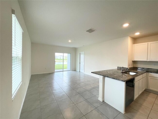 Building Photo - 35759 Sunflower Hl Dr
