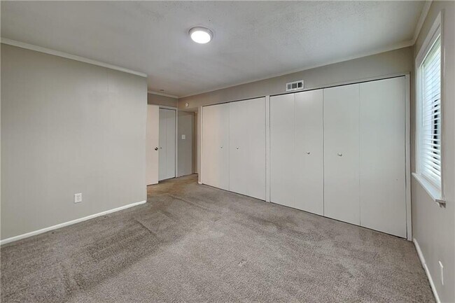 Building Photo - 3013 Alberta Dr