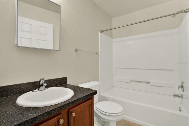 Building Photo - 2630 Edgewater Falls Dr