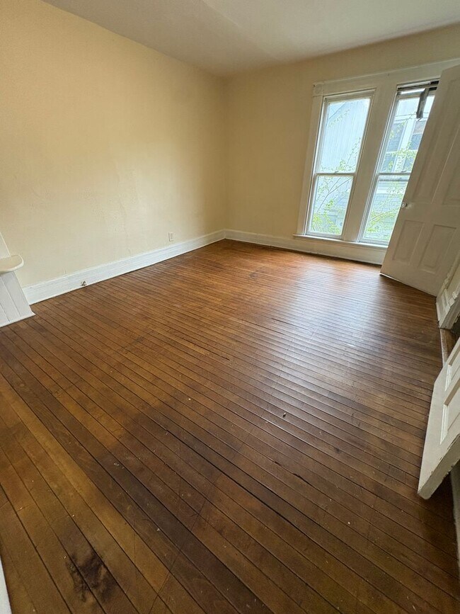 Building Photo - GB - 02 - Duplex