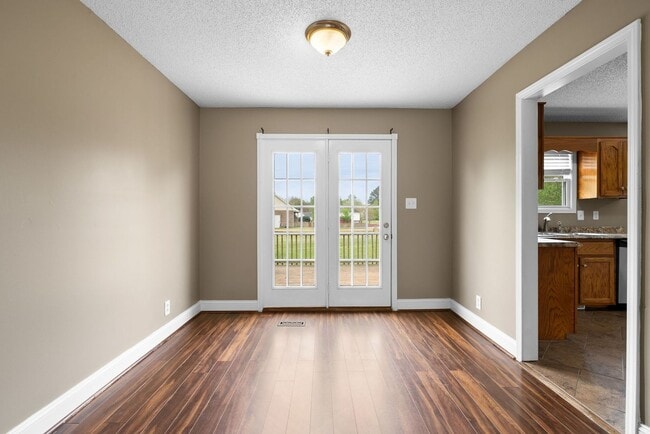 Building Photo - Pet-Friendly 3BR Home w/ 3-Car Garage, Fir...