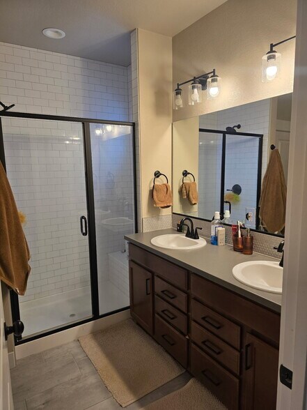 Building Photo - 8482 Cromwell Dr