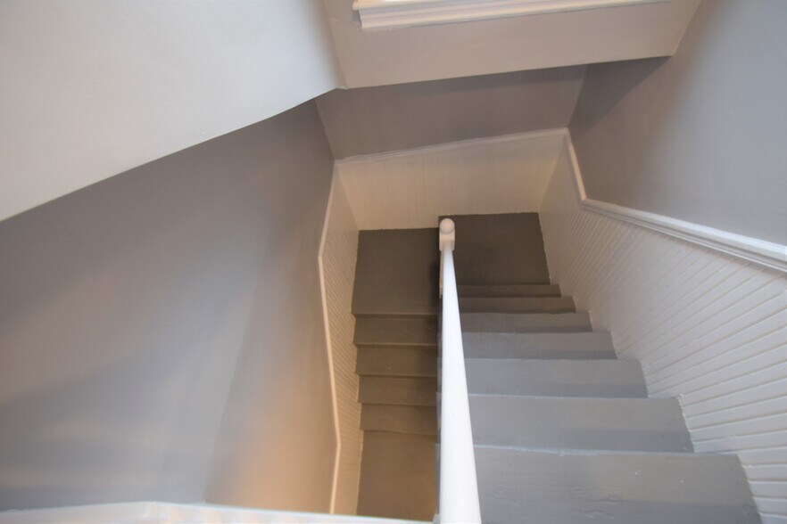 Building Photo - 235 Chestnut Hill Ave