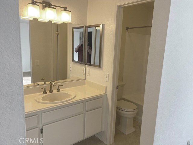 Building Photo - 5050 Canyon Crest Dr