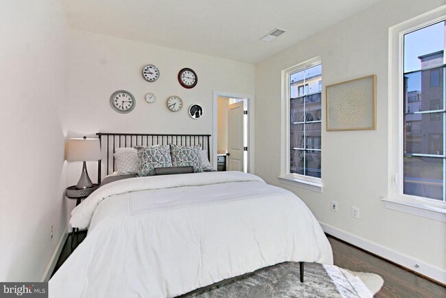 Building Photo - 23109 Cottonwillow Sq