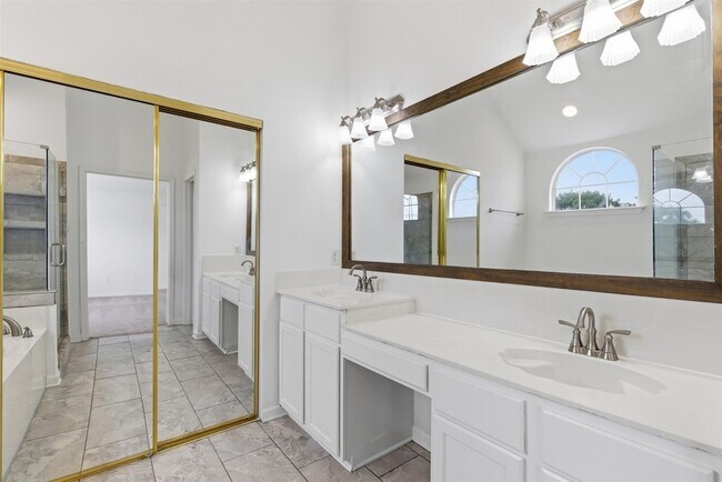 Building Photo - 3221 Corning Dr