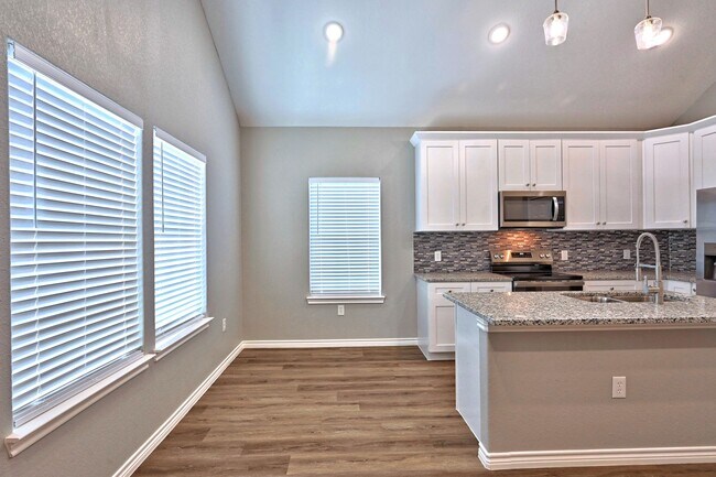 Building Photo - 11911 Nelwood St