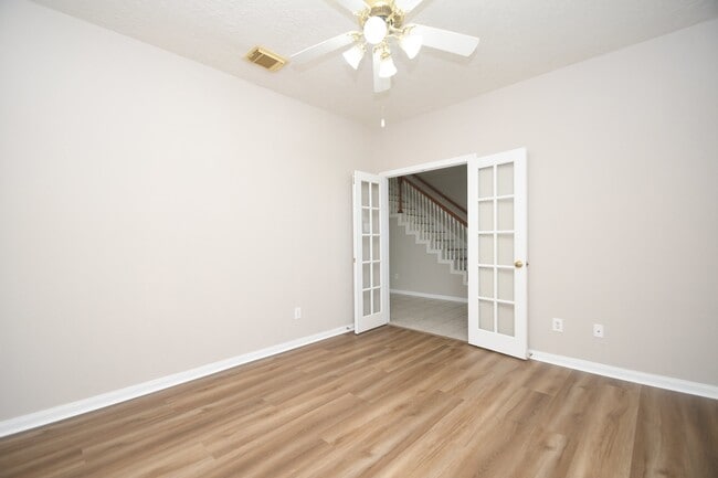 Building Photo - 1126 Eastbourne Ln
