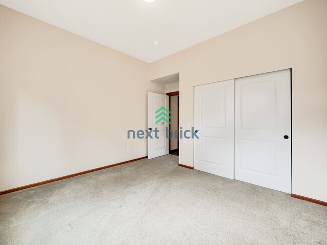 Building Photo - 4 Bed and 3 Bath Lake View Single-family Home is Available for Rent!