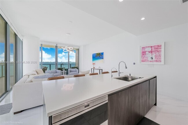 Building Photo - 480 NE 31st St