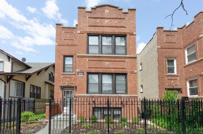 Primary Photo - 3630 N Kimball Ave