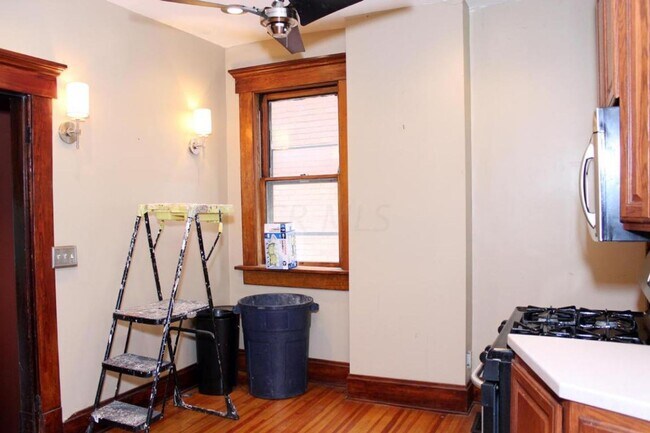 Building Photo - 114 E Oakland Ave