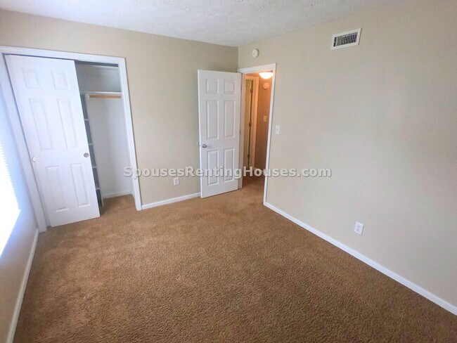 Building Photo - 7648 Camberwood Dr