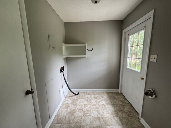 Building Photo - CREEKWOOD