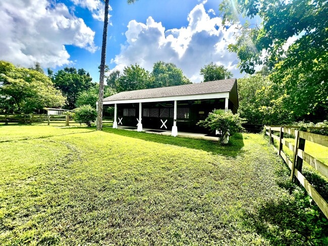 Building Photo - 636 Rambling Dr Cir