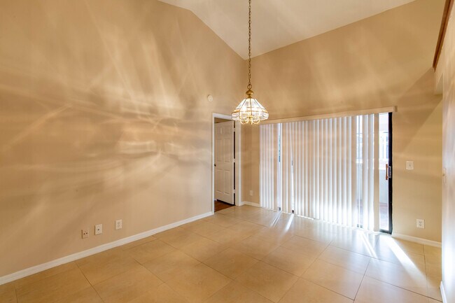 Building Photo - 1559 Grantham Dr