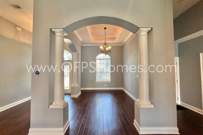 Building Photo - 4611 Chanan Dr
