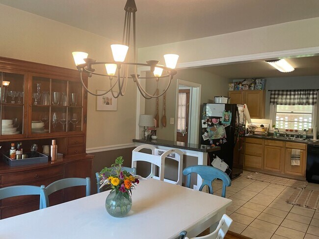 Building Photo - Crestview Home walking distance to Normaltown