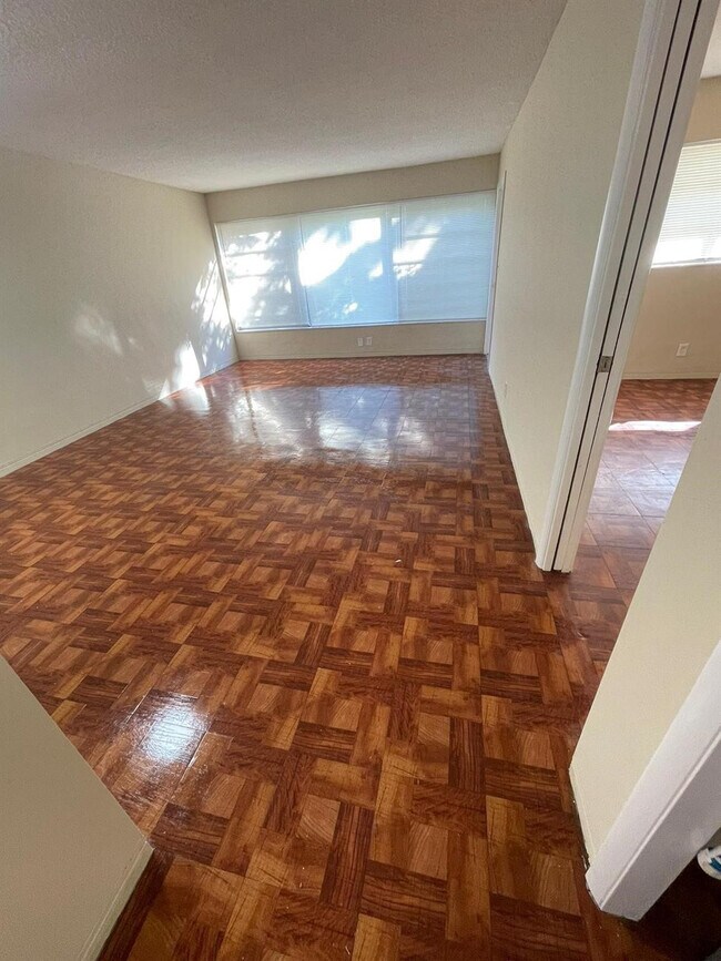 Building Photo - 16800 NE 15th Ave