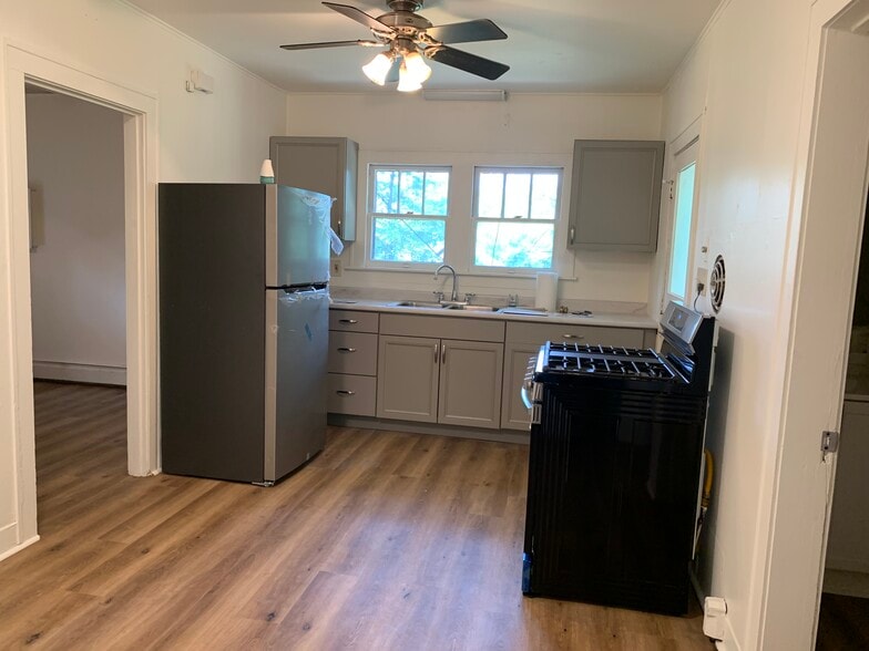 Kitchen - 9121 Sheffield Ave