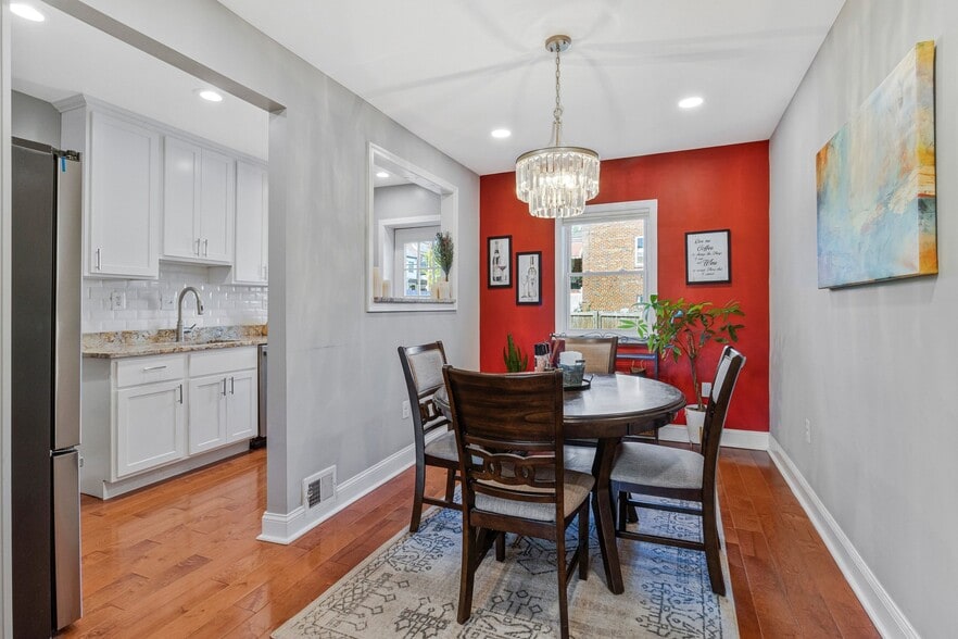 Building Photo - 1328 Downing St NE