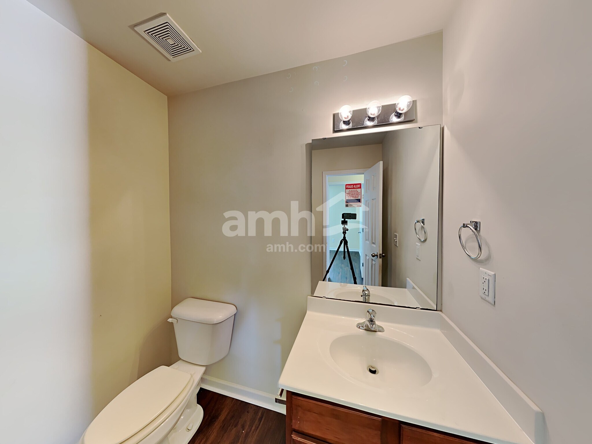 Building Photo - 226 Woodcreek Ln