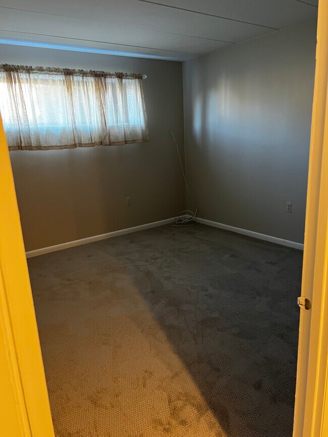 Building Photo - 106 Roberts Ln