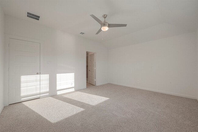 Building Photo - 4906 Edgewood Dr