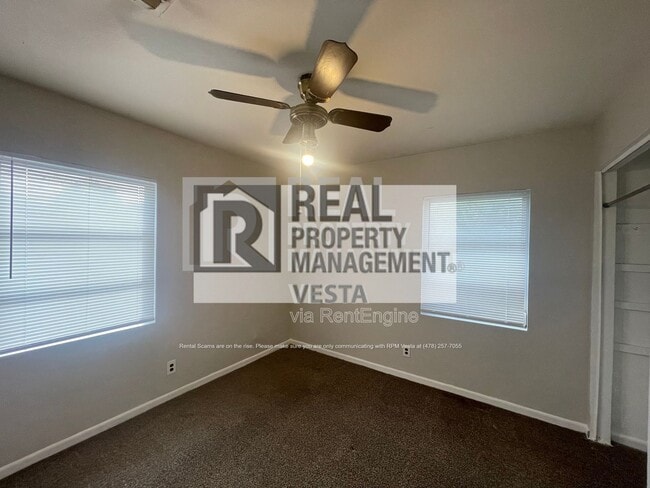 Building Photo - 4342 Pinedale Dr