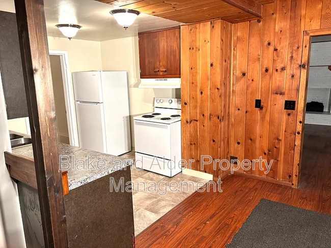 Building Photo - 11632 SE Beckman Ave