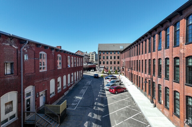 Building Photo - The Eleven