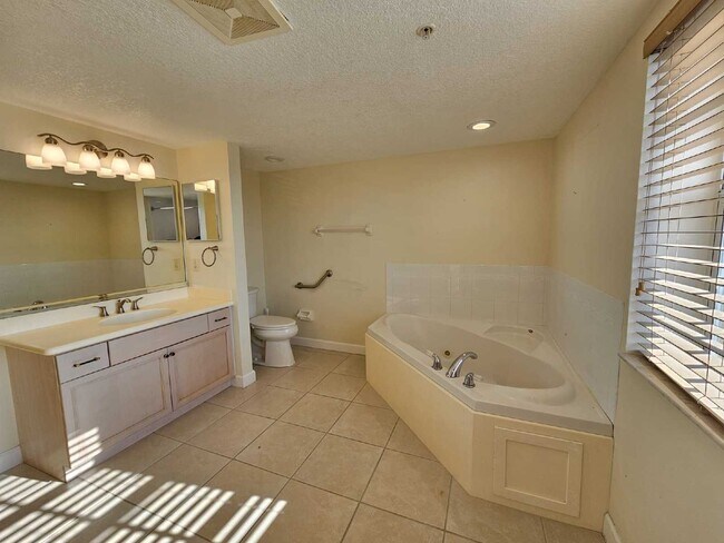 Building Photo - Seaside Serenity Awaits: Spacious 3-Bedroo...