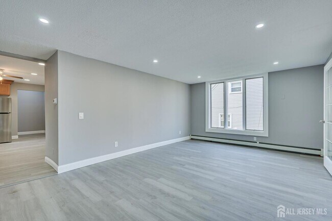 Building Photo - 36 2nd Ave