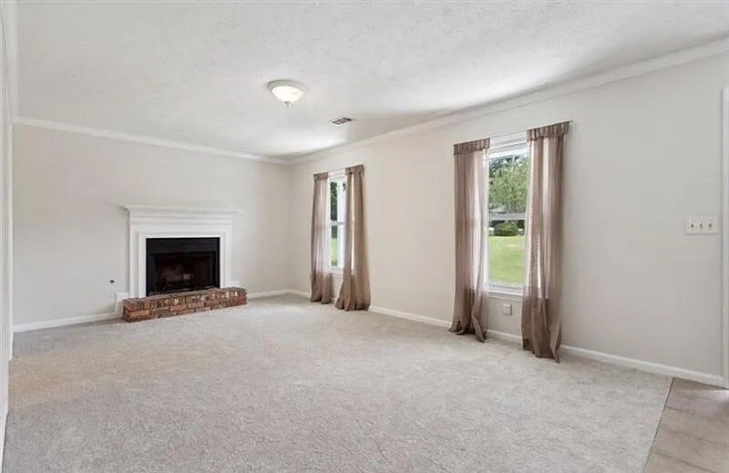 Building Photo - Room in House on Brooks Dr